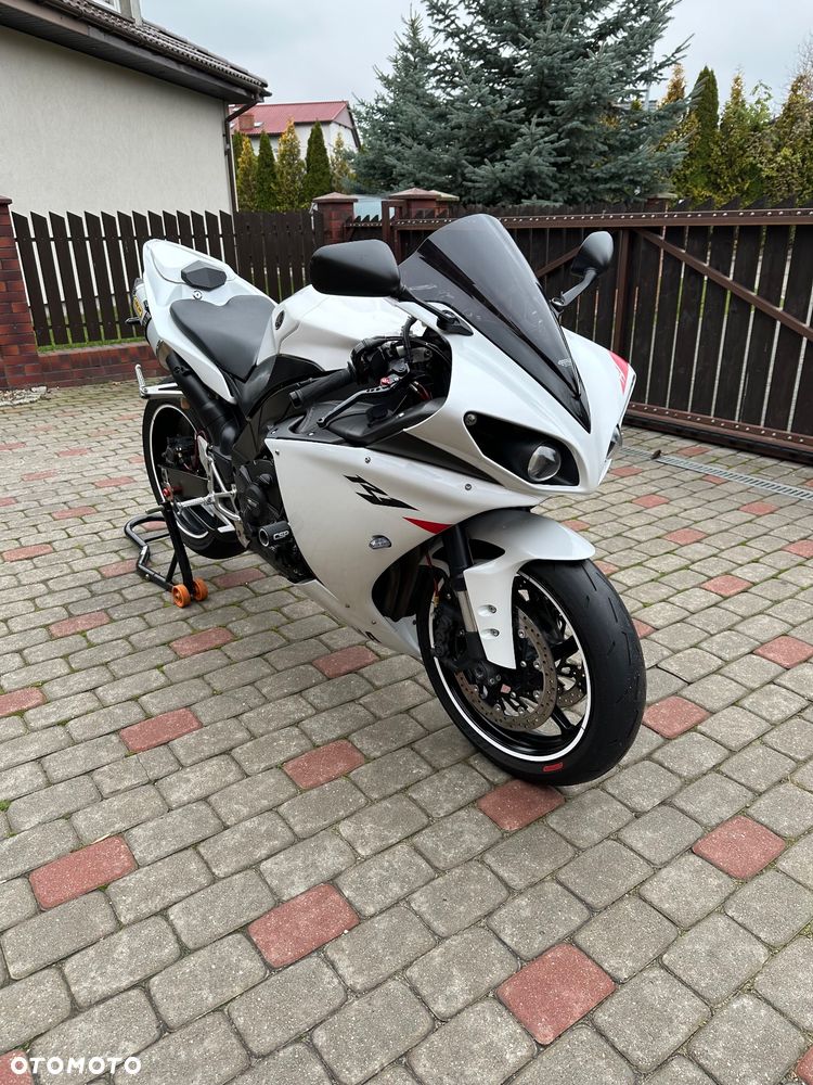 Yamaha R1 - 1