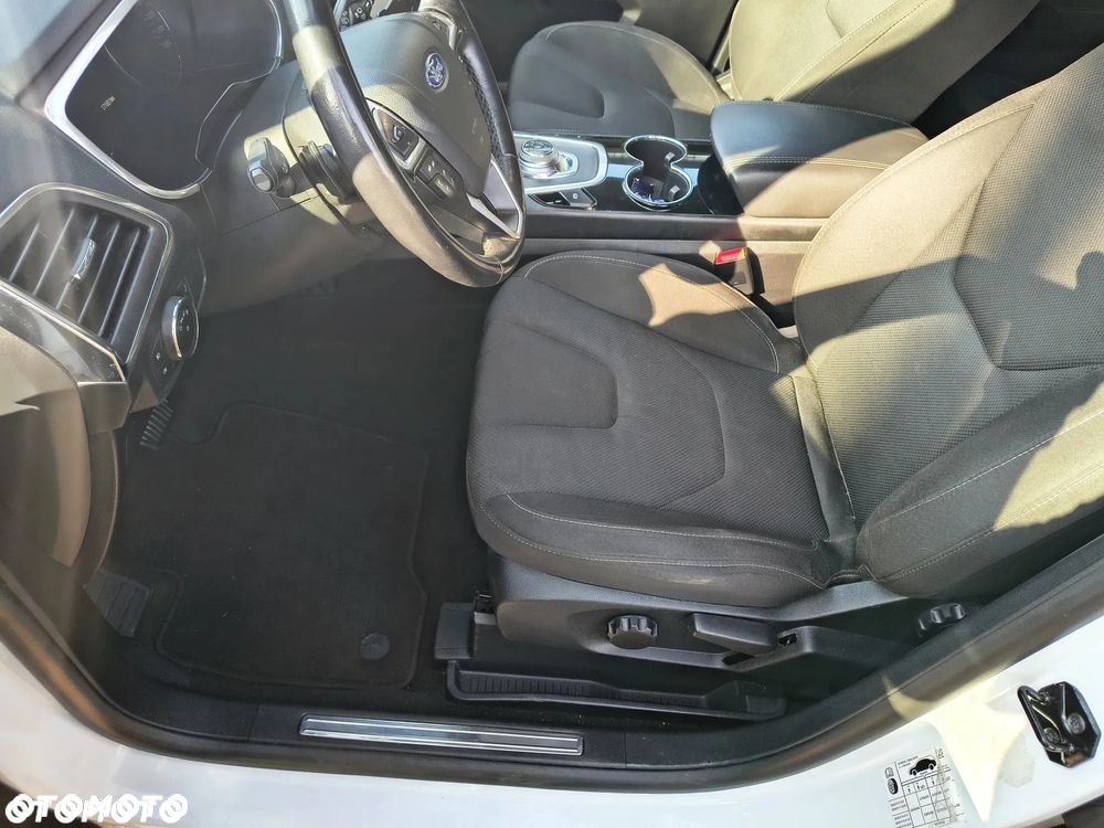 Ford S-Max ver-2-0-ecoblue-titanium - 11