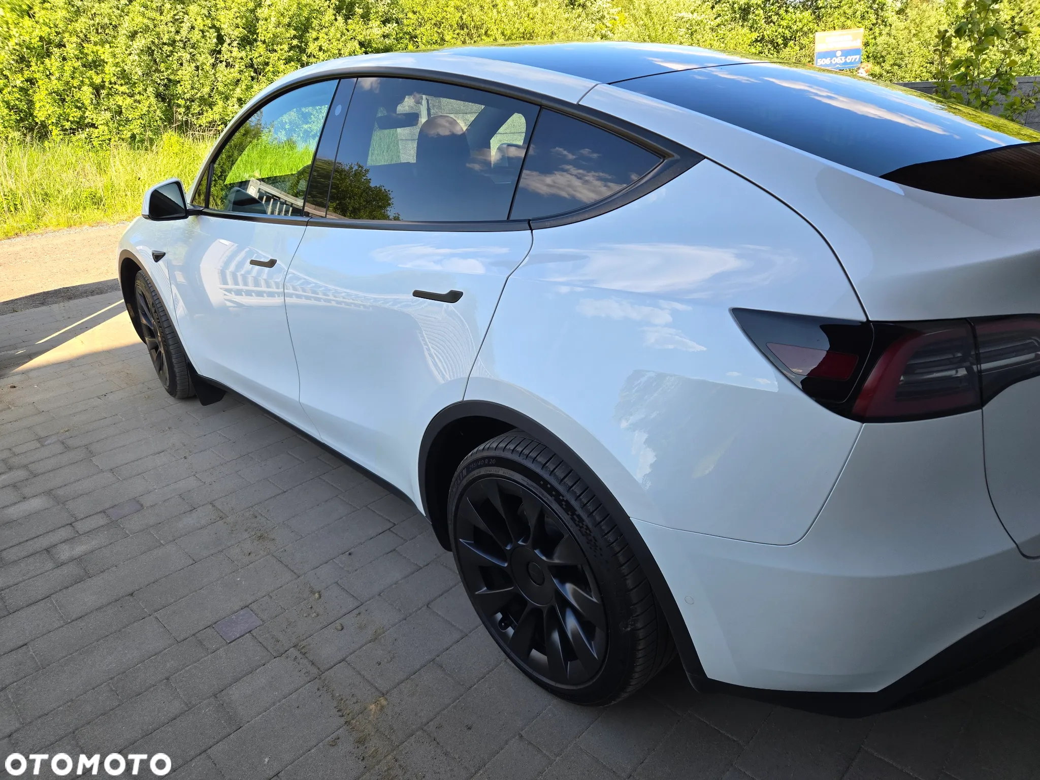Tesla Y Long Range AWD - 5