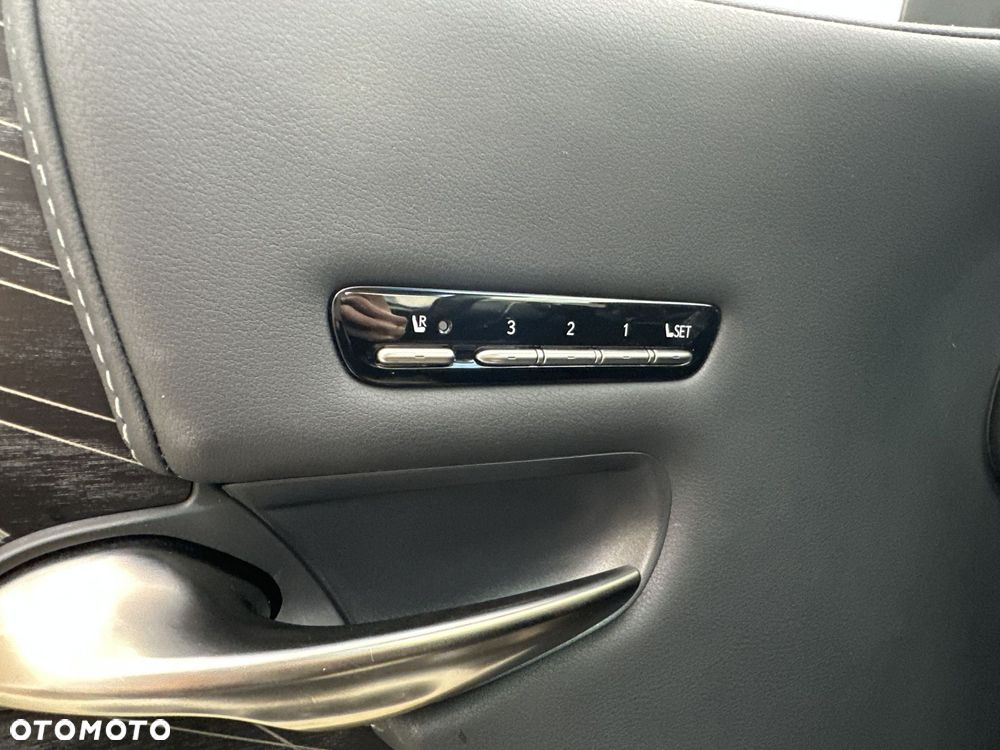 Lexus LS - 24