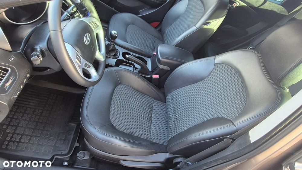 Hyundai ix35 1.7 CRDi 2WD blue Finale Gold - 17