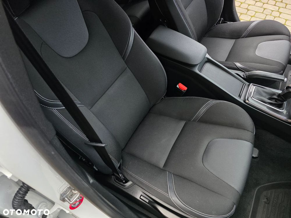 Volvo V40 D4 Geartronic RDesign - 24