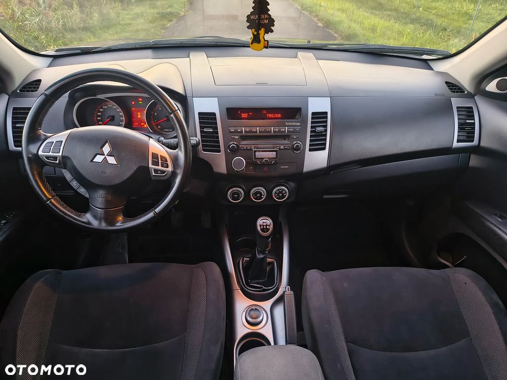 Mitsubishi Outlander 2.4 4WD Intense - 28