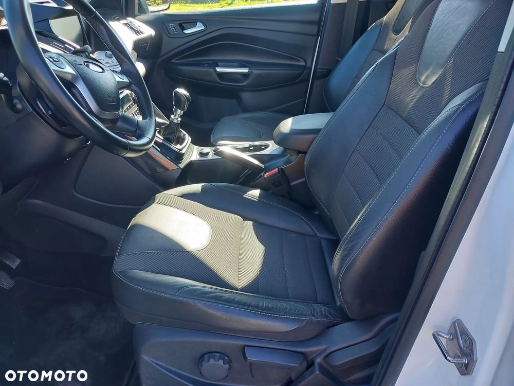 Ford Kuga - 12