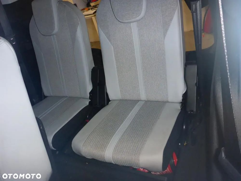 Peugeot 5008 1.6 PureTech Allure S&S EAT8 - 18
