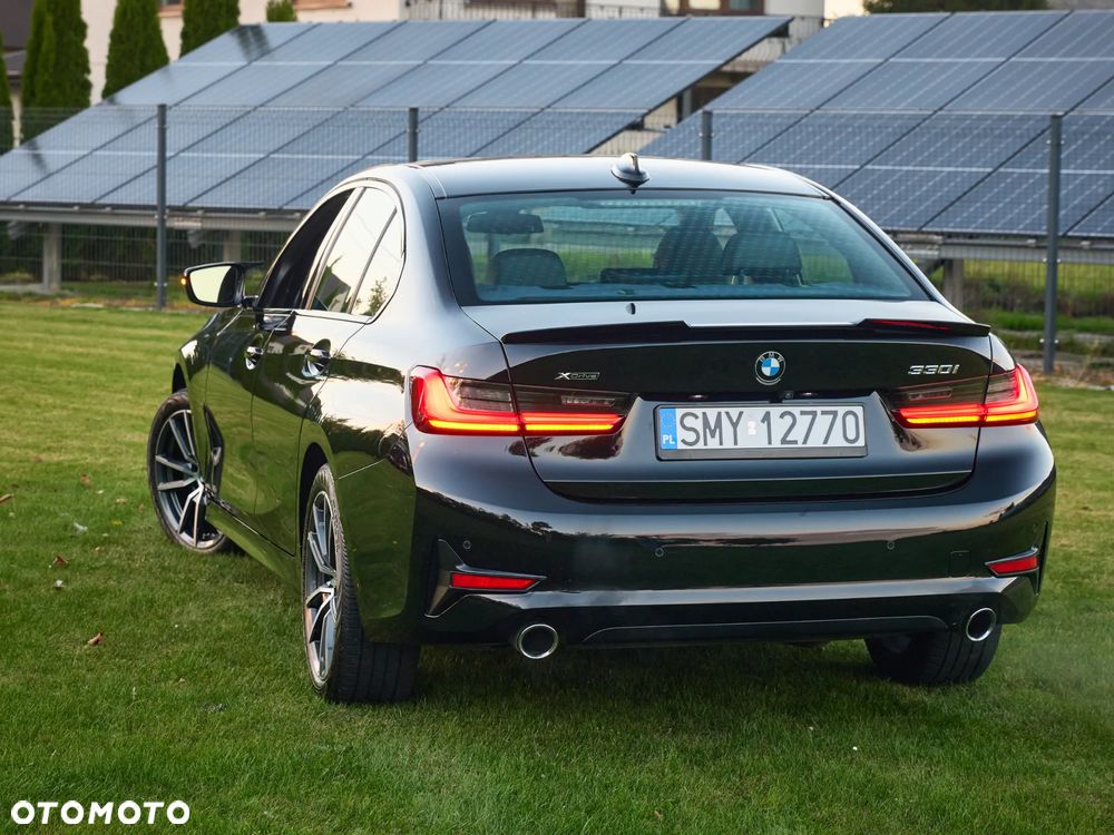BMW Seria 3 330i xDrive Sport Line - 15