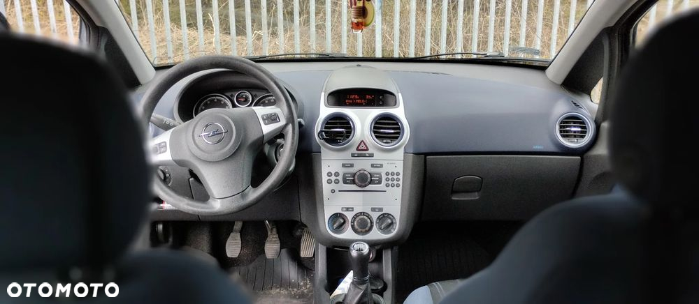 Opel Corsa 1.4 16V Cosmo - 5