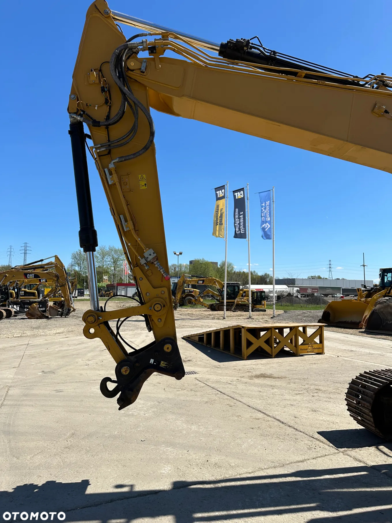 Caterpillar 323 - 15