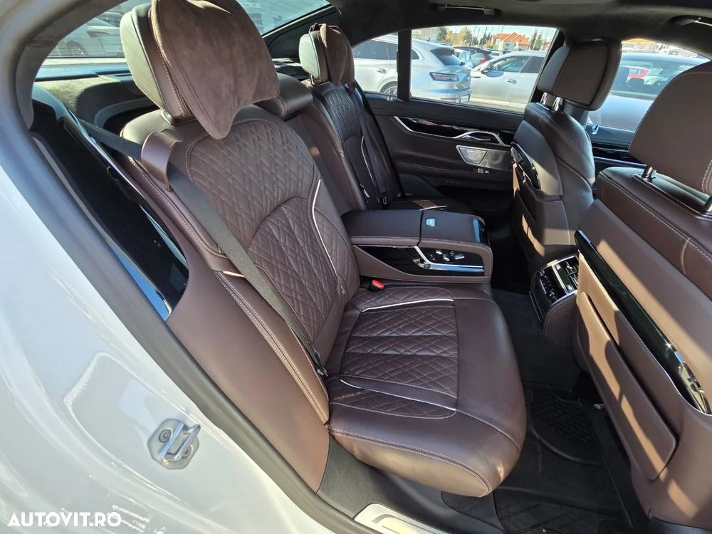 BMW Seria 7 750i xDrive - 25