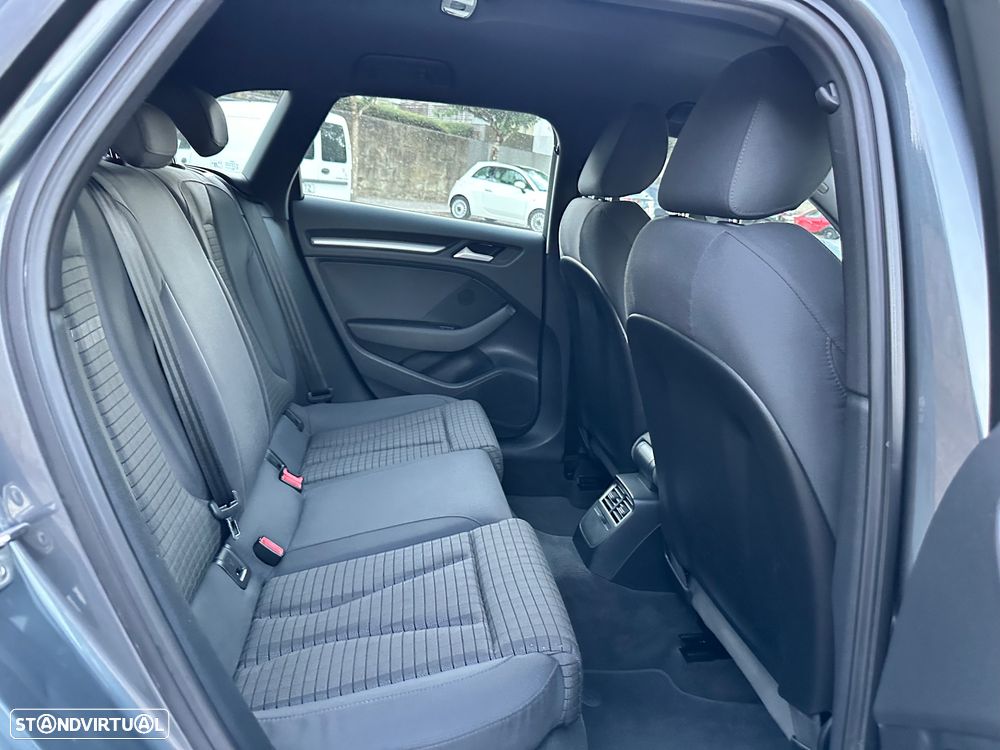 Audi A3 Sportback 1.6 TDI S-line - 45