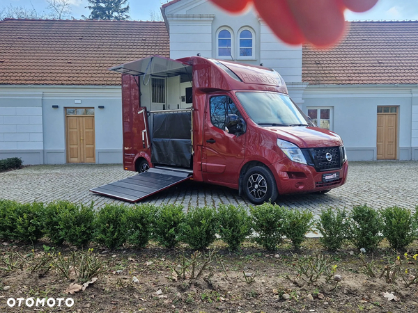 Nissan NV 400 Koniowóz