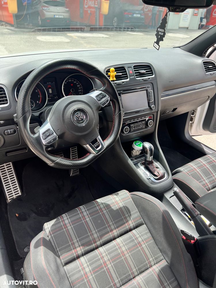 Volkswagen Golf - 8