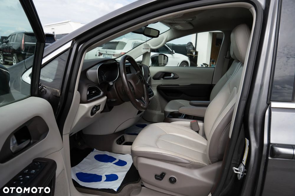 Chrysler Pacifica - 14