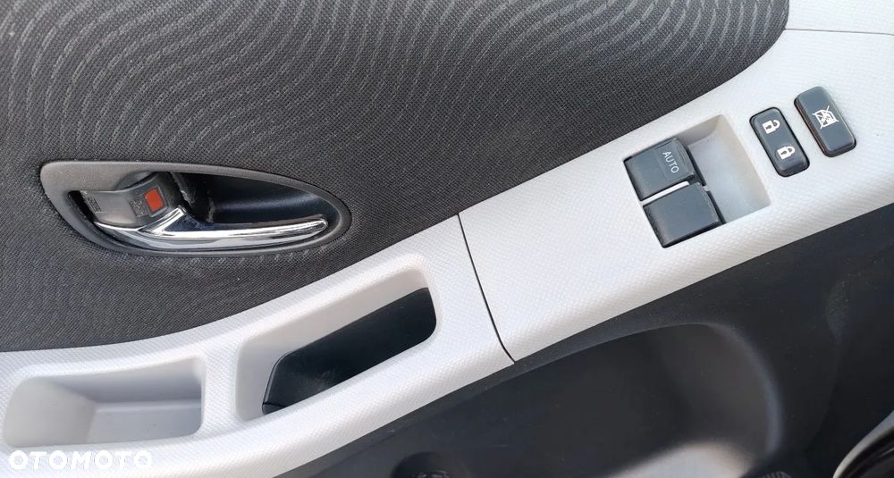 Daihatsu Charade Standard - 31