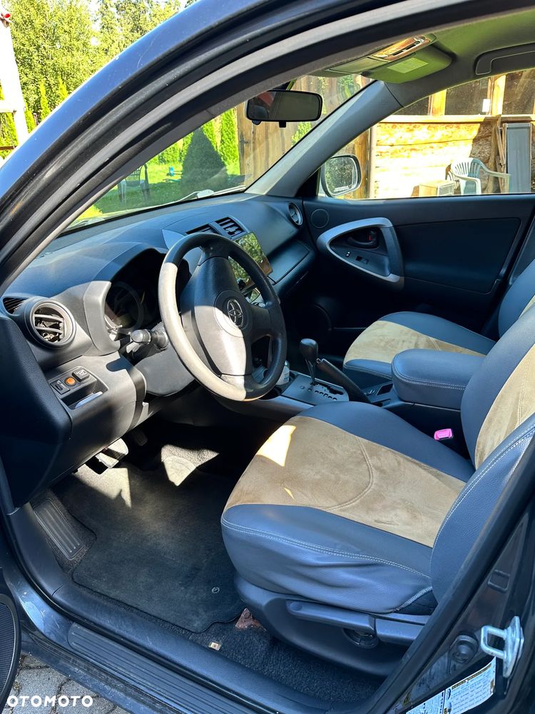 Toyota RAV4 - 1