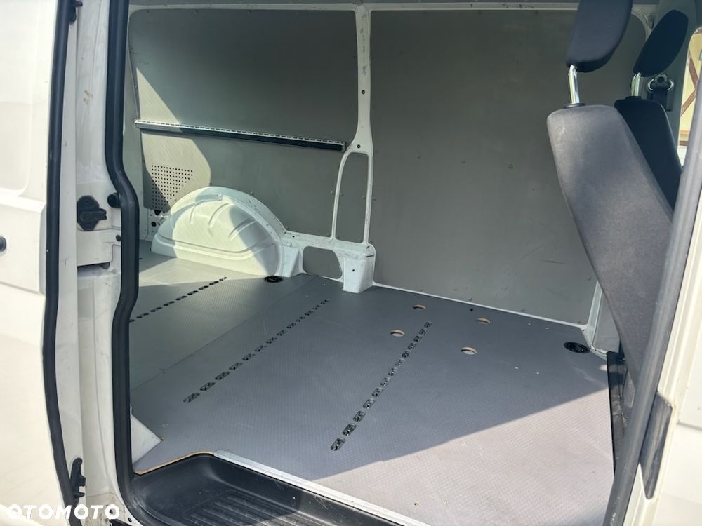Volkswagen Transporter - 18