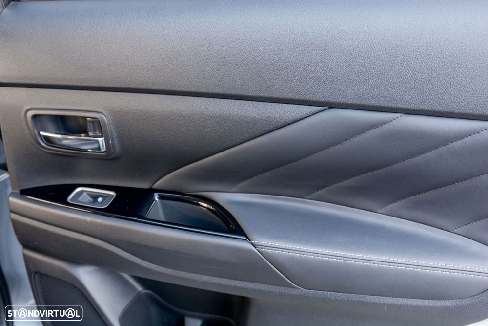 Mitsubishi Outlander 2.0 PHEV Intense - 18
