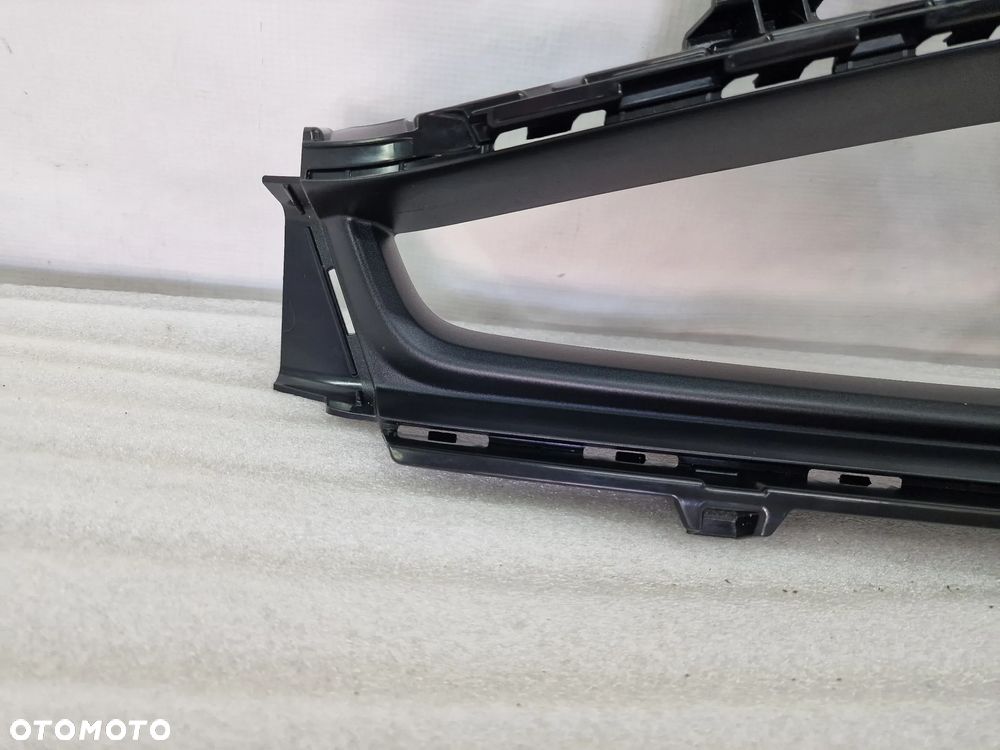 AUDI Q6 E-TRON 85H S-LINE 21- KRATKA ŚRODKOWA ZDERZAKA PRZEDNIEGO PRZÓD , NR 85H807683 , NR AUKCJI GL605 - 2