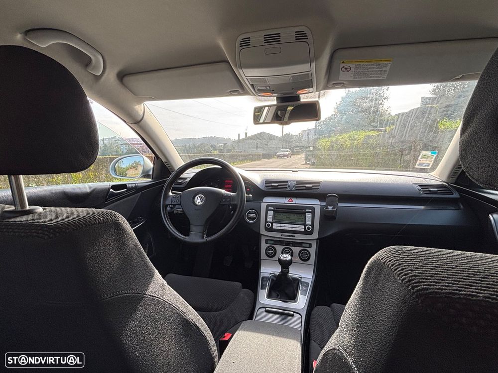 VW Passat 2.0 TDI Confortline - 19