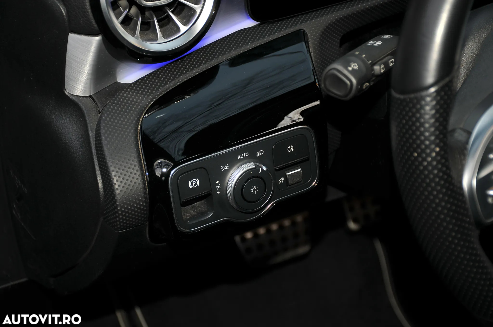 Mercedes-Benz A 220 d 4Matic 8G-DCT AMG Line - 33