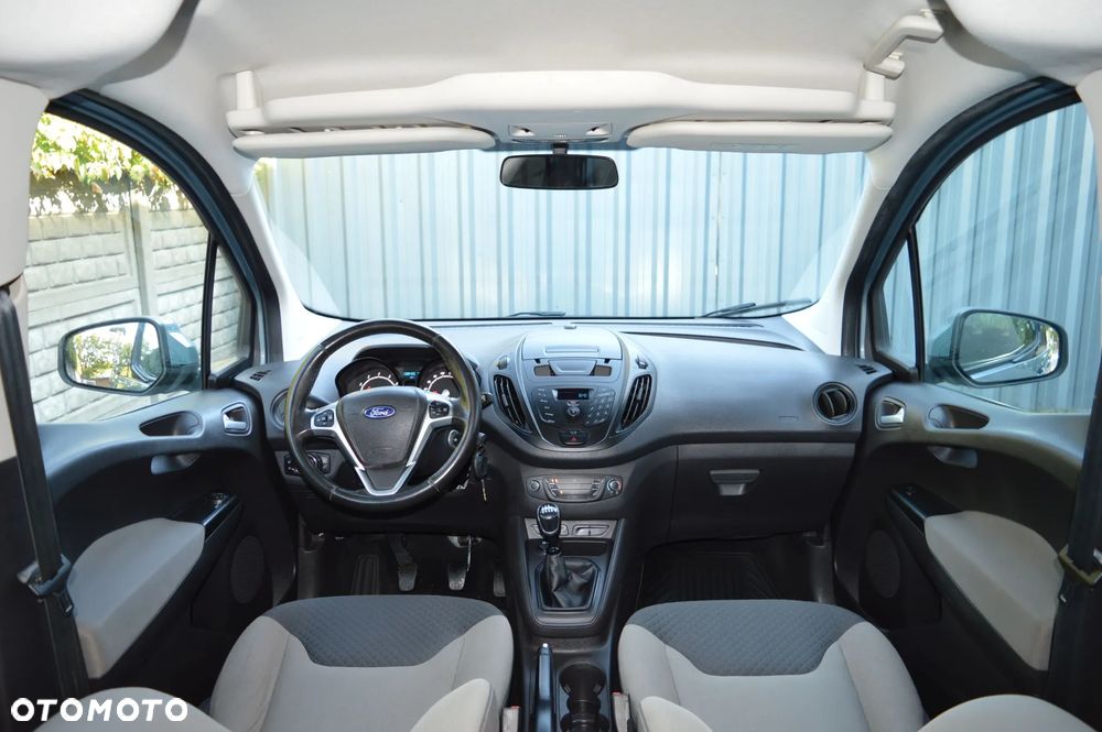 Ford Tourneo Courier - 17