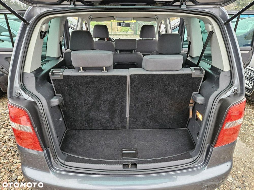 Volkswagen Touran - 20
