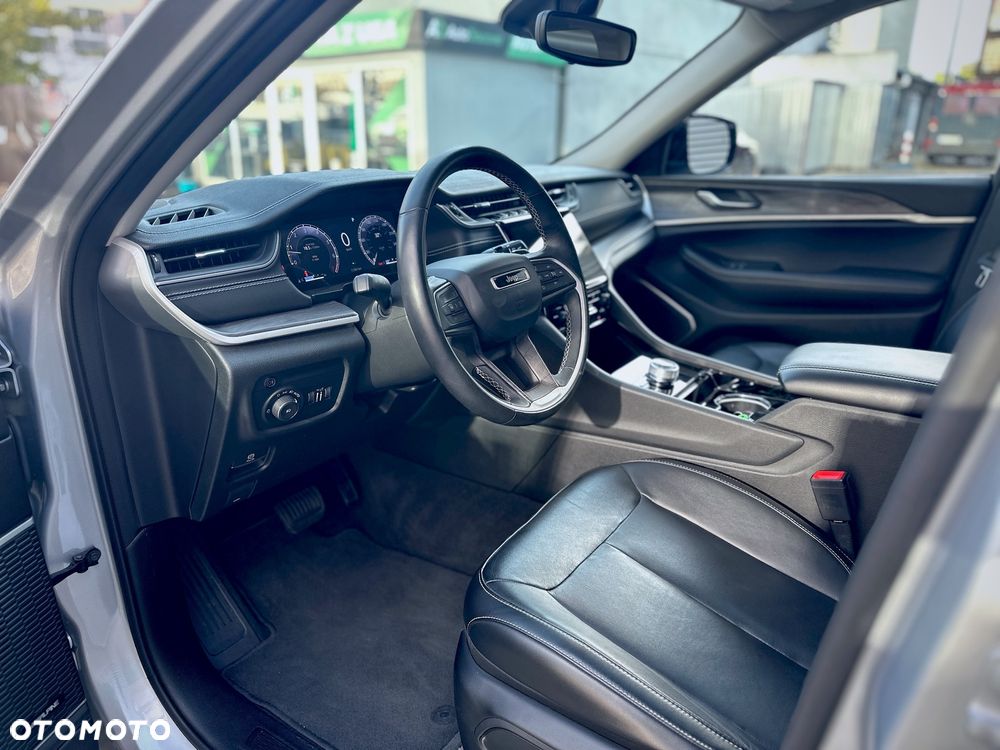 Jeep Grand Cherokee - 13