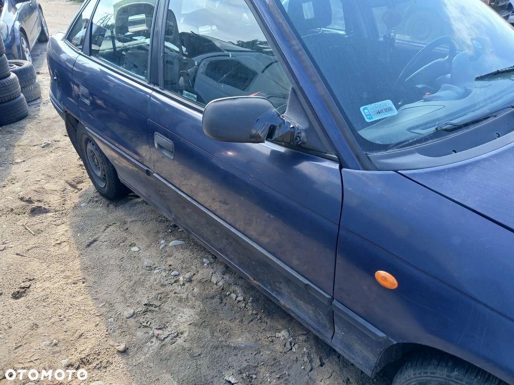 opel astra F I 1 y269 sedan maska pokrywa silnika klapa bagażnika zderzak lampa reflektor pas przedni - 3