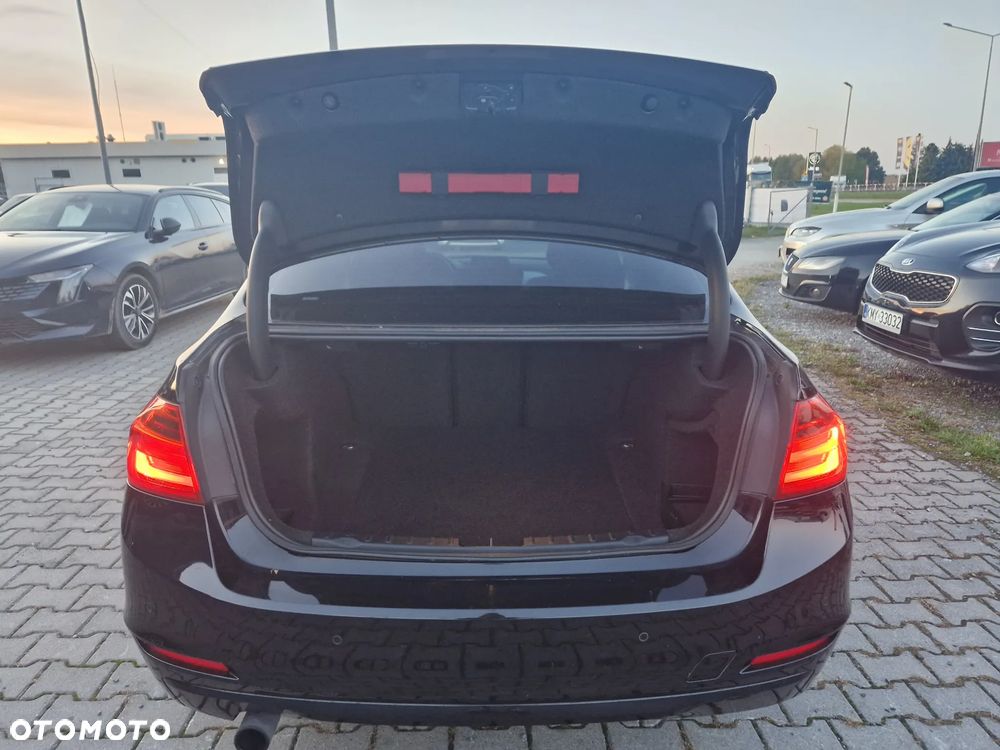BMW Seria 3 316i Sport Line - 28