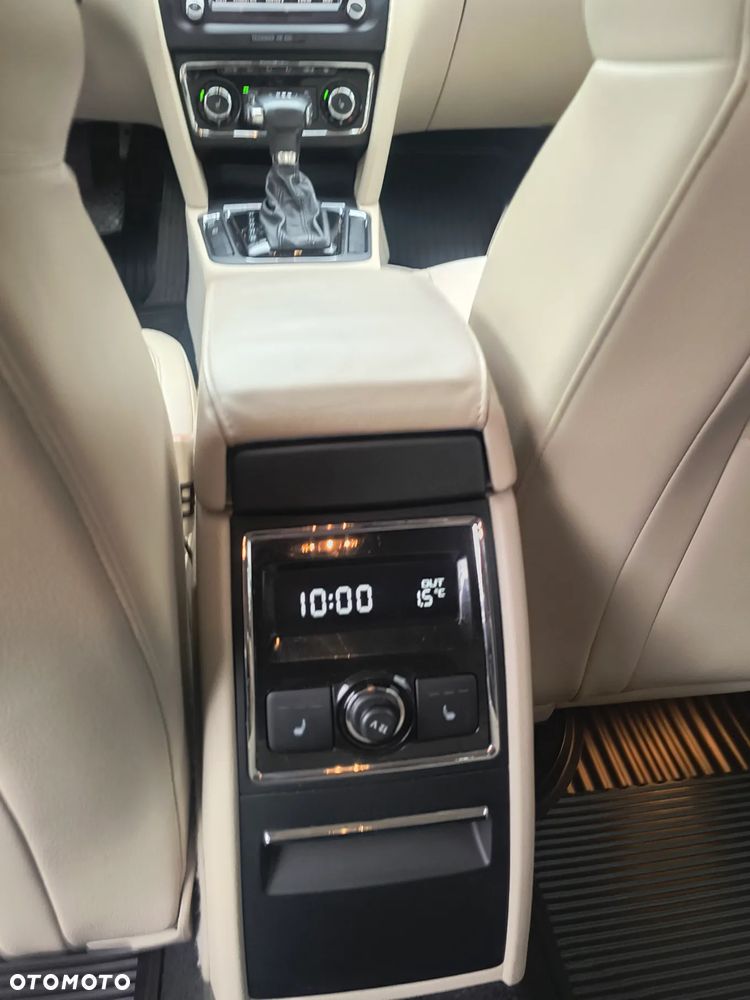 Skoda Superb 1.8 TSI DSG Active - 9