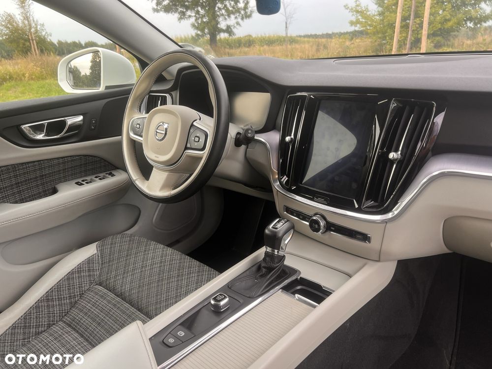 Volvo V60 D4 Momentum Pro - 5