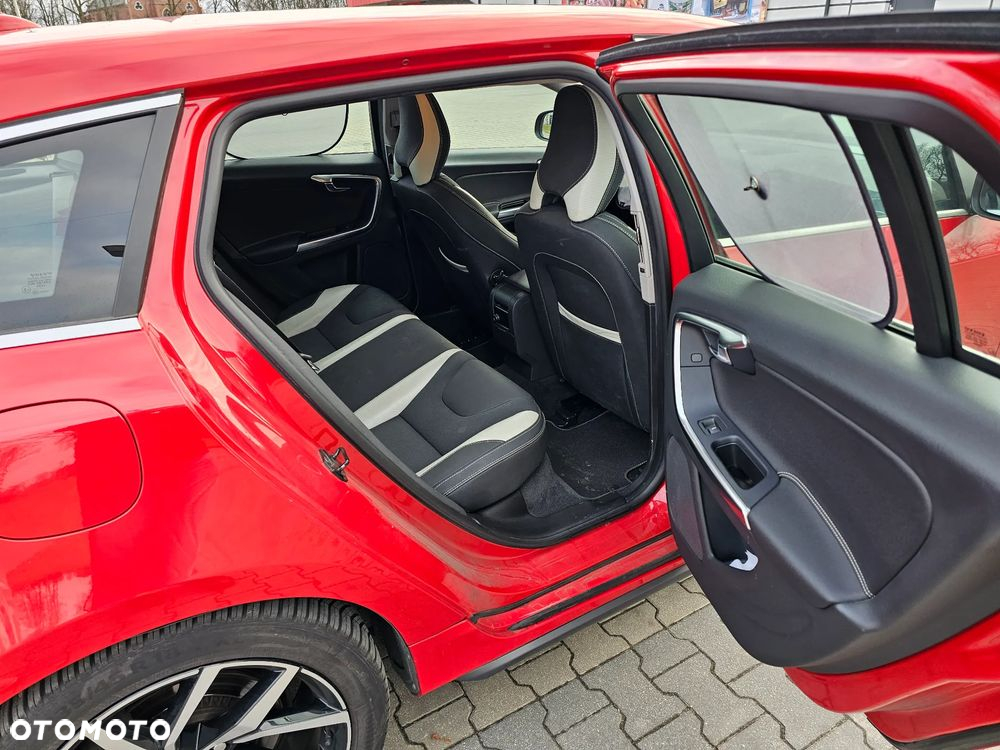 Volvo V60 T6 AWD R-Design - 12