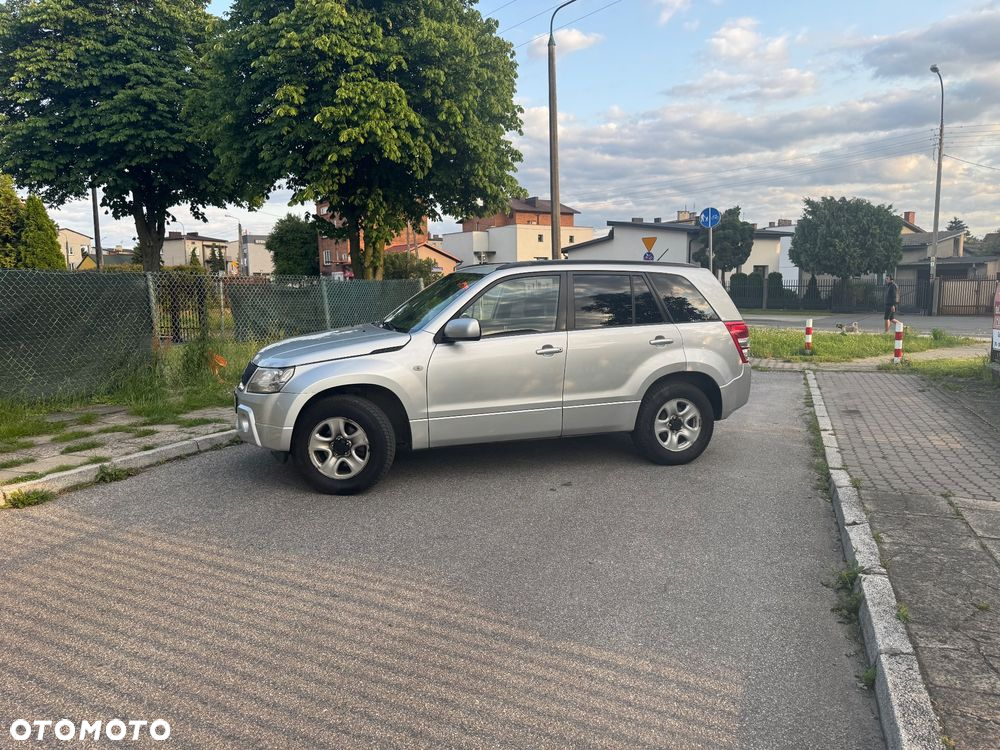 Suzuki Grand Vitara 2.0 - 4
