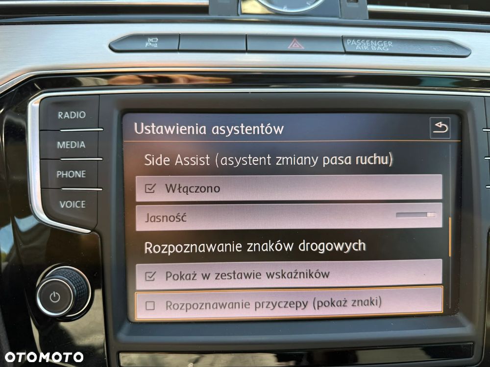 Volkswagen Passat - 32