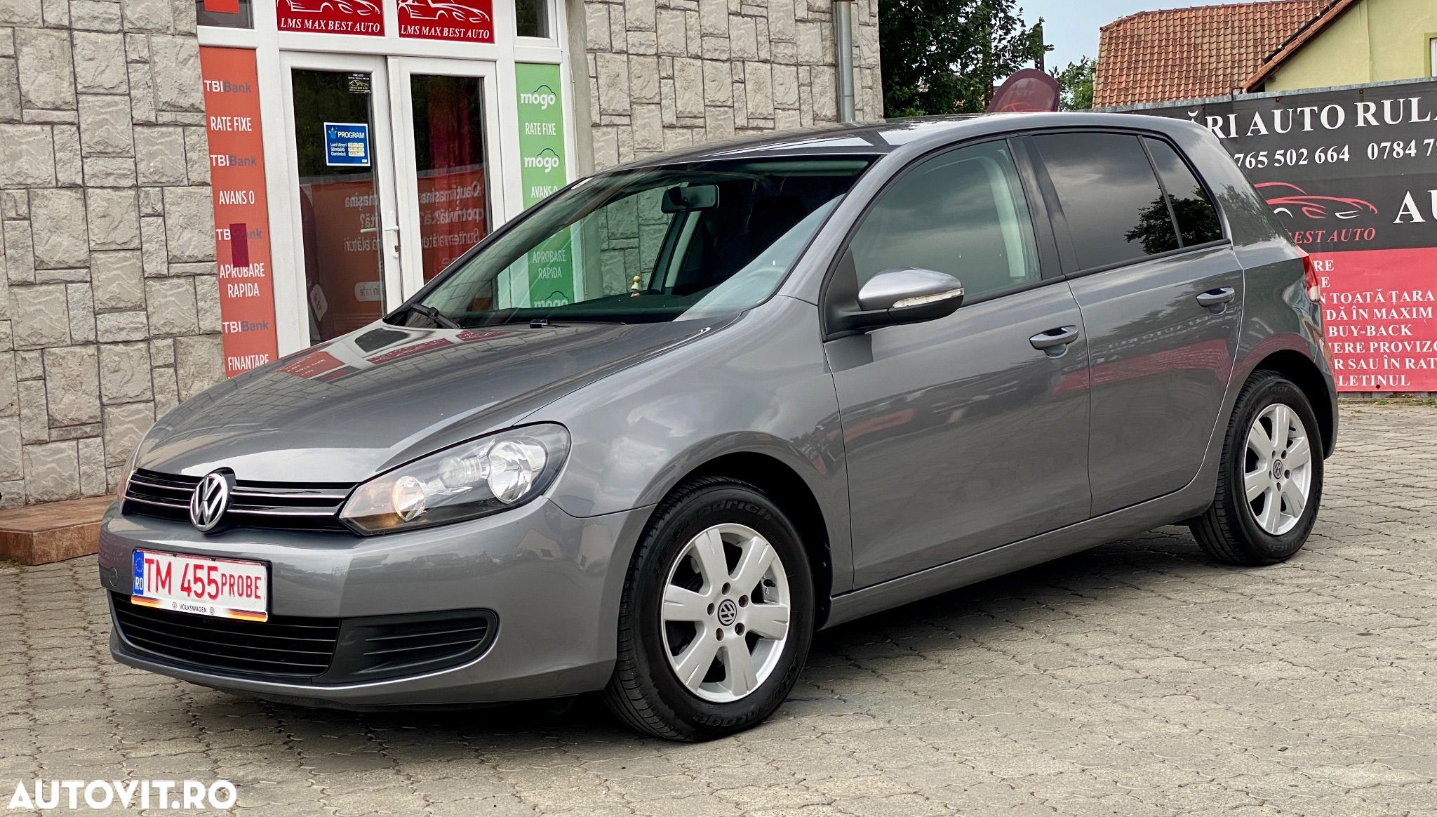 Volkswagen Golf - 1