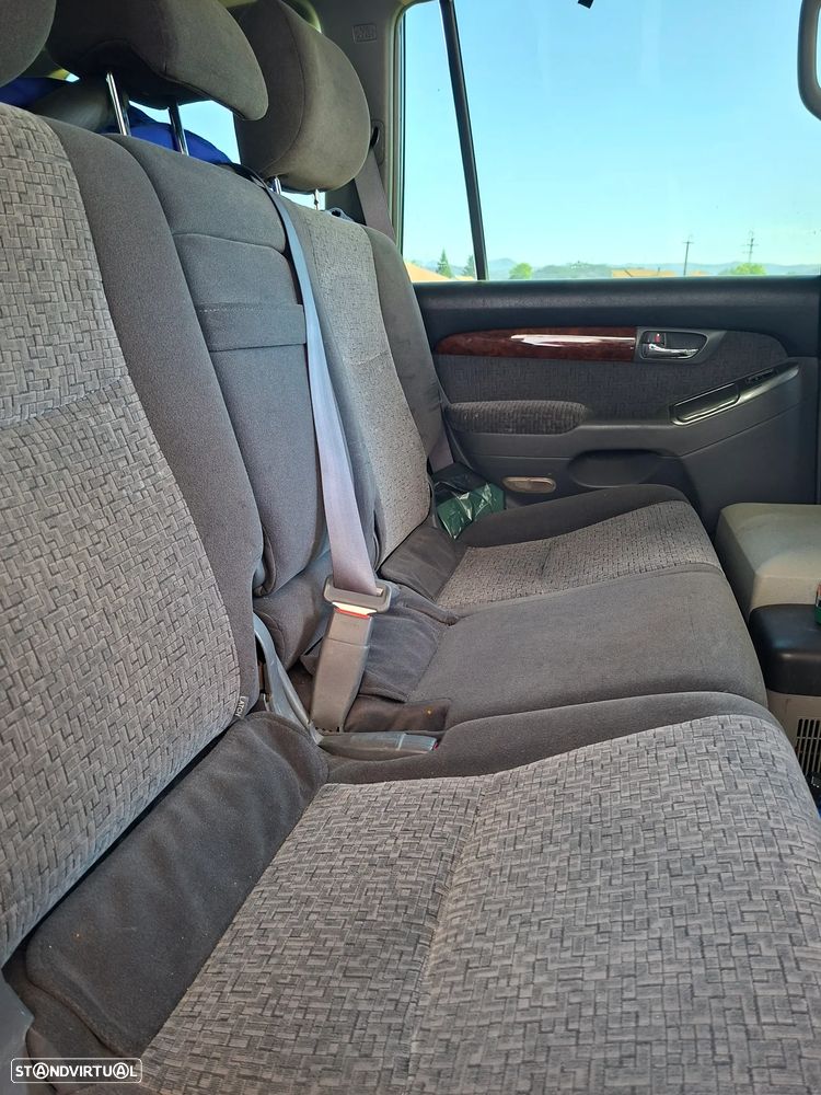 Toyota Land Cruiser Prado - 11