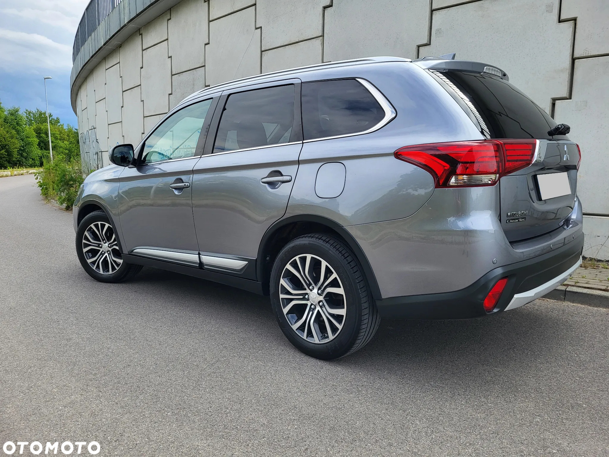 Mitsubishi Outlander - 6