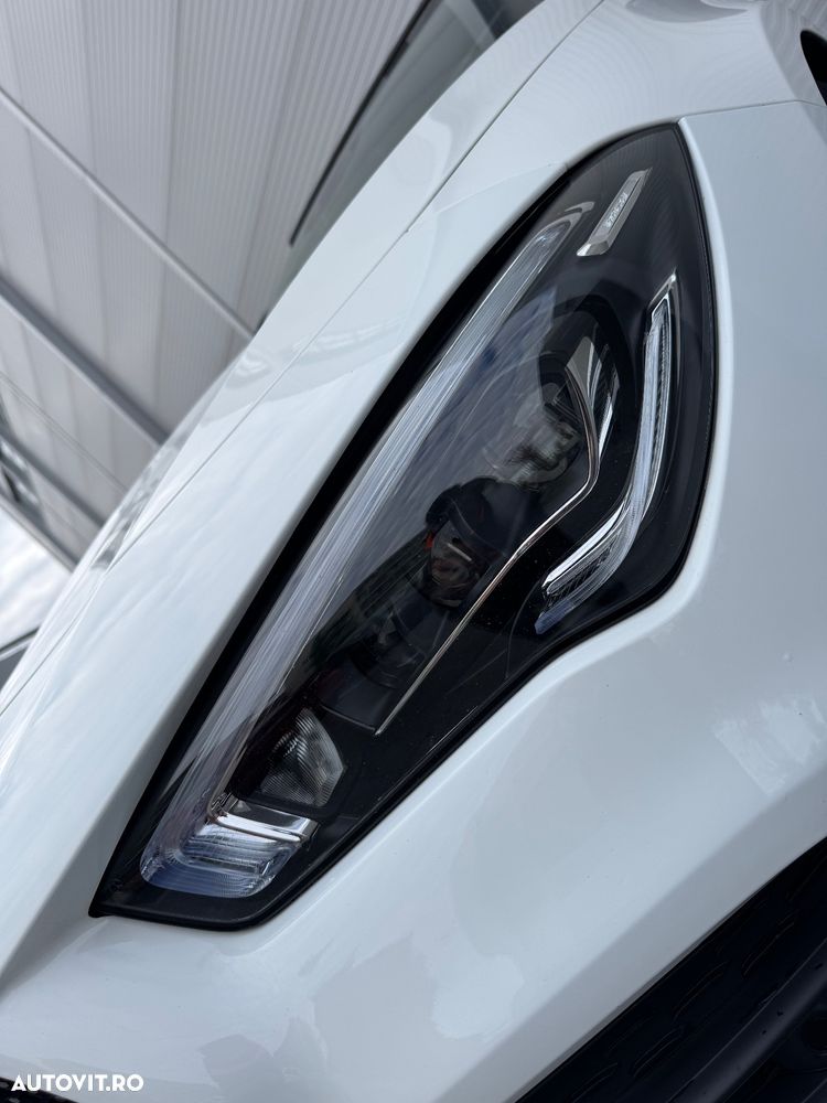 Mercedes-Benz CLA - 25