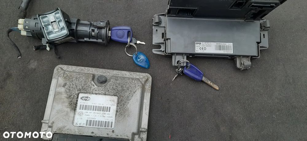 FIAT Panda 1.1 Zestaw startowy sterownik silnika 55188619 iaw 4af S118578010C 040314060523 Stacyjka dwa kluczyki - 2