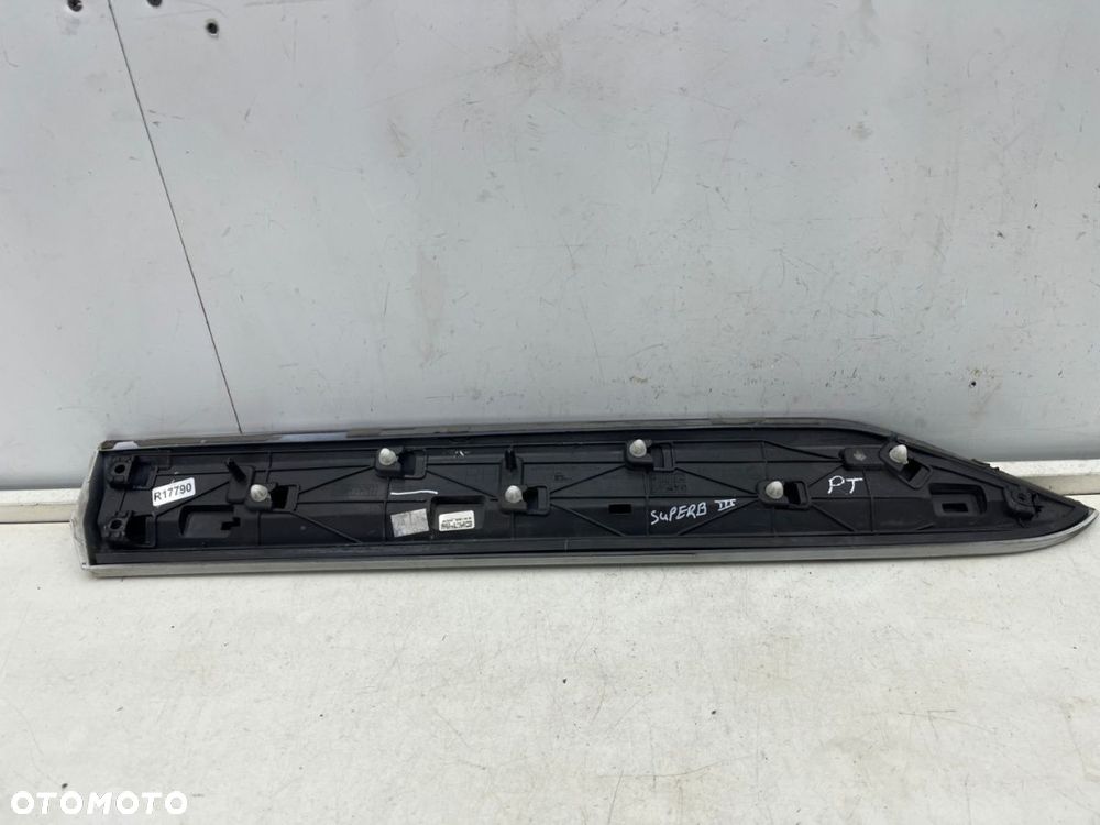 Listwa Skoda Superb 3 III sedan kombi 15-24r. prawa tylna listwa dolna drzwi prawy tył 3v0853596a - 9