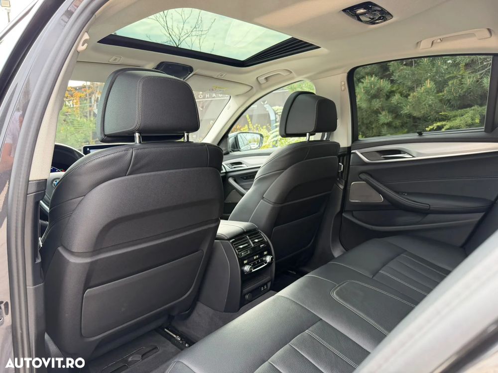 BMW Seria 5 530d xDrive AT MHEV - 15