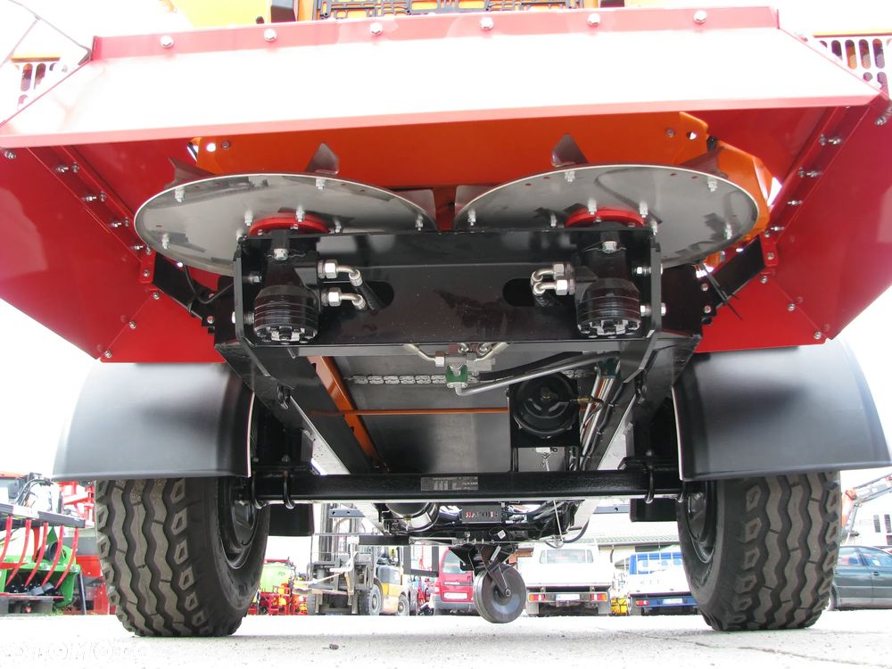 Pronar Posypywarka T-130, T-131, T-132, Piaskarka, Solarka, Rozsiewacz wapna i nawozów RCW, Piaskarka komunalna, solarka rozsiewacz piasku soli KŁOS, Rozsiewacz komunalny N 065 POM Augustów, Pług odśnieżny prosty, łamany, strzałka Ursus, Inter-Tech, Pronar - 7