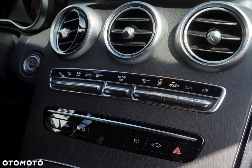 Mercedes-Benz Klasa C 300 de 9G-TRONIC - 23