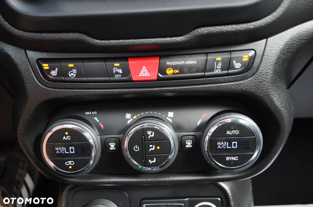 Jeep Renegade 1.4 MultiAir Limited 4WD S&S - 28