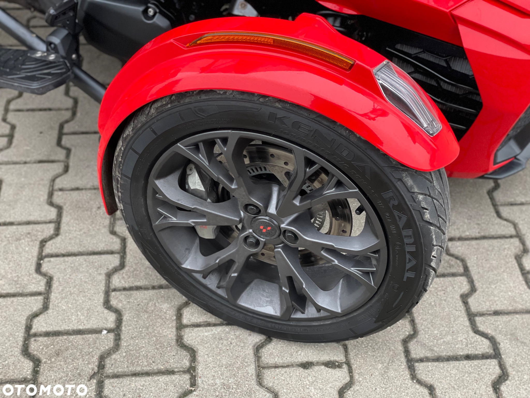 Can-Am Spyder - 18