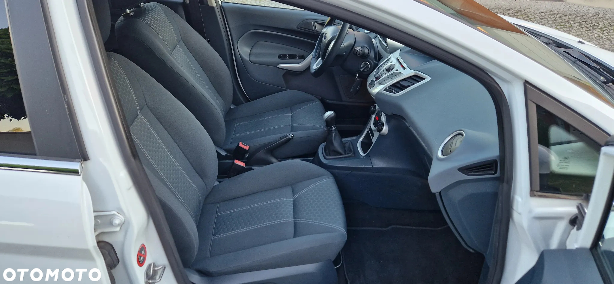 Ford Fiesta 1.6 Titanium - 16