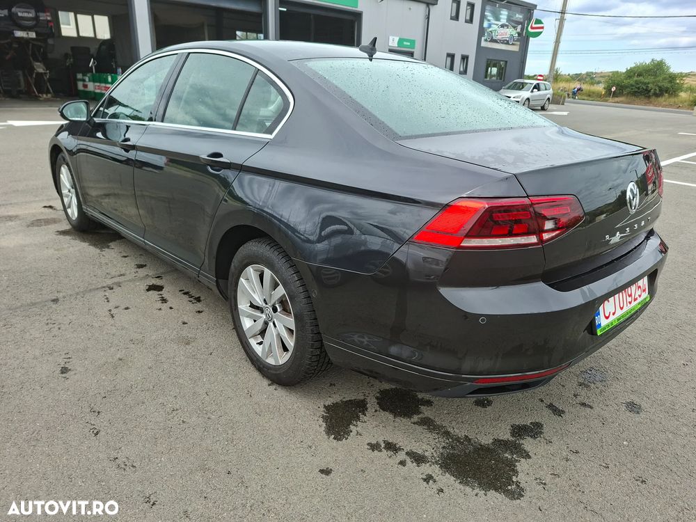 Volkswagen Passat 1.6 TDI DSG Comfortline - 12