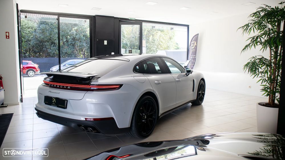 Porsche Panamera 4 E-Hybrid - 4