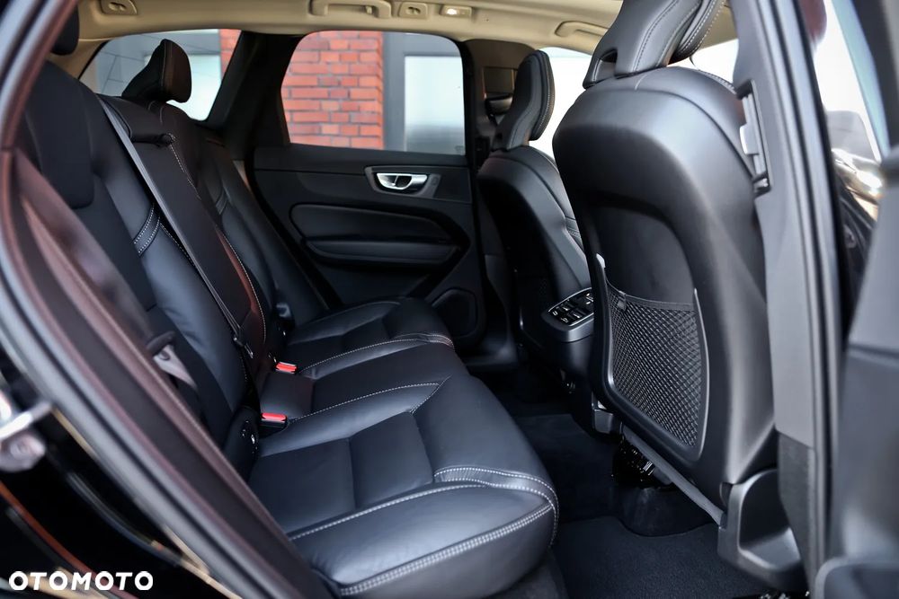 Volvo XC 60 B4 D AWD R-Design - 25