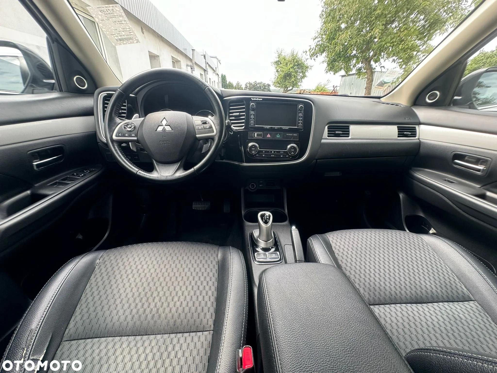 Mitsubishi Outlander - 10